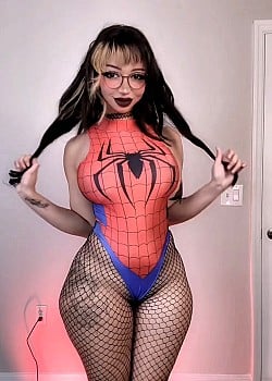 Nomi Voss